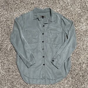 Universal Thread Light Green Button-Up Shirt